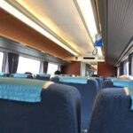 旅行中の車内で大声で騒ぐシニア男性グループ　小田急車掌が流した「気の利いた車内放送」とは？
