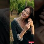 60代女性のためのエレガントなオフショルダードレス特集｜大人の上品で魅力的な着こなし術