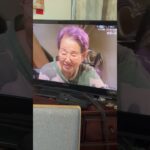 朝起きて血圧を測る年金受給が目前に迫るシニア