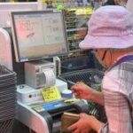 「スマホが前提なんて…」行きつけ飲食店を失ったシニアも　セルフレジに「戸惑う」