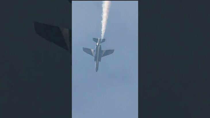 【シニアのスマホ撮影📱】ブルーインパルス限界ズーム！超迫力のテイクオフ映像 #shorts